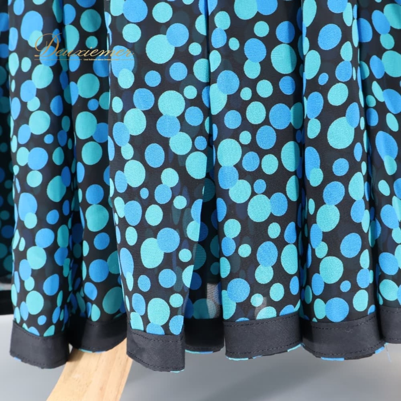 フラメンコ 衣装 ワンピース ドレス ブルー系 グリーン系 青 緑 柄 模様 長袖 ダンス パーティ レトロ 華やか フラメンコワンピース ロング丈 総柄 ステージ衣装 ダンス衣装 イベント フェミニン かわいい エレガント