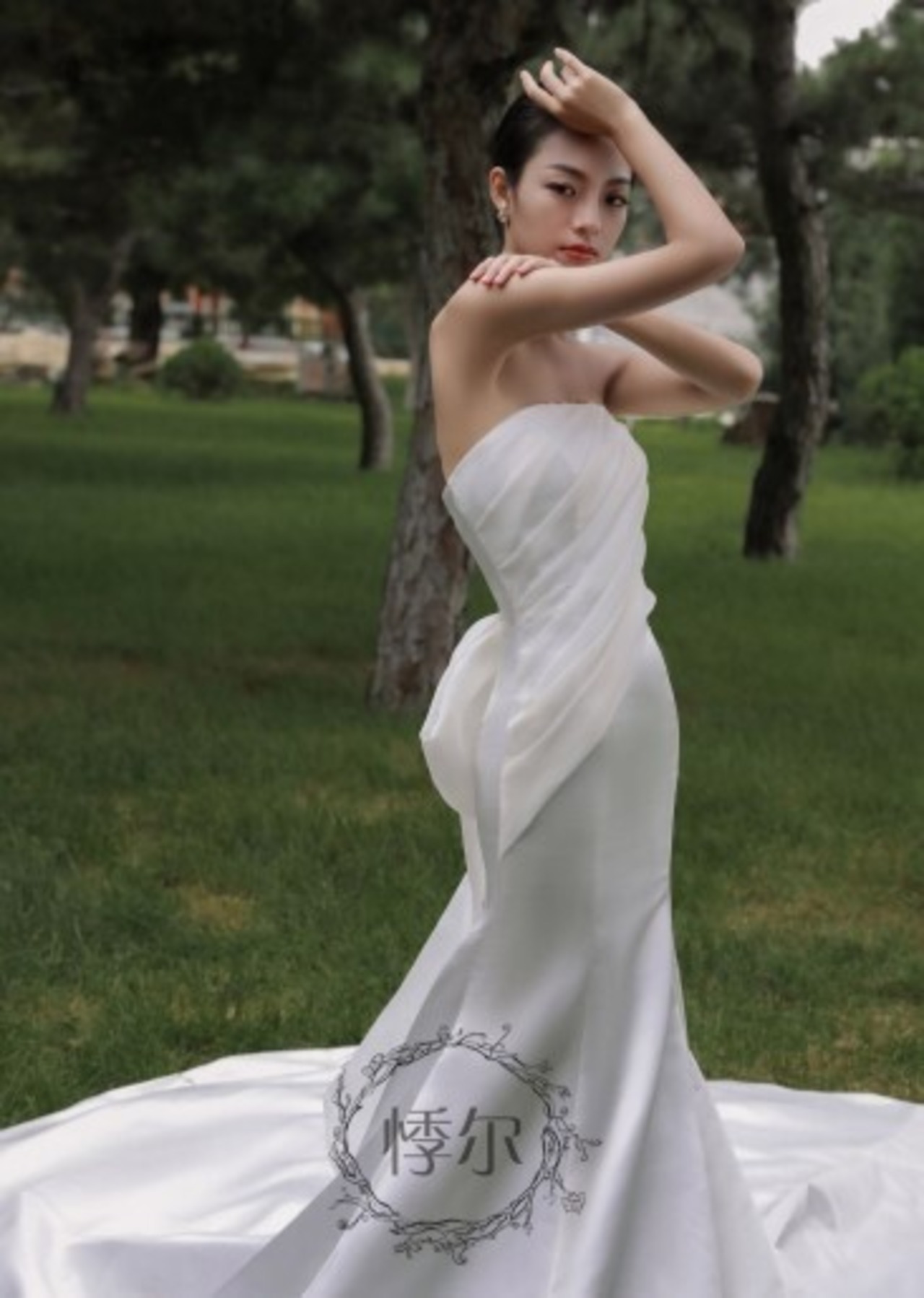 美品！ ウエディングドレス ホワイト ベアトップ ミニトレーン/短  