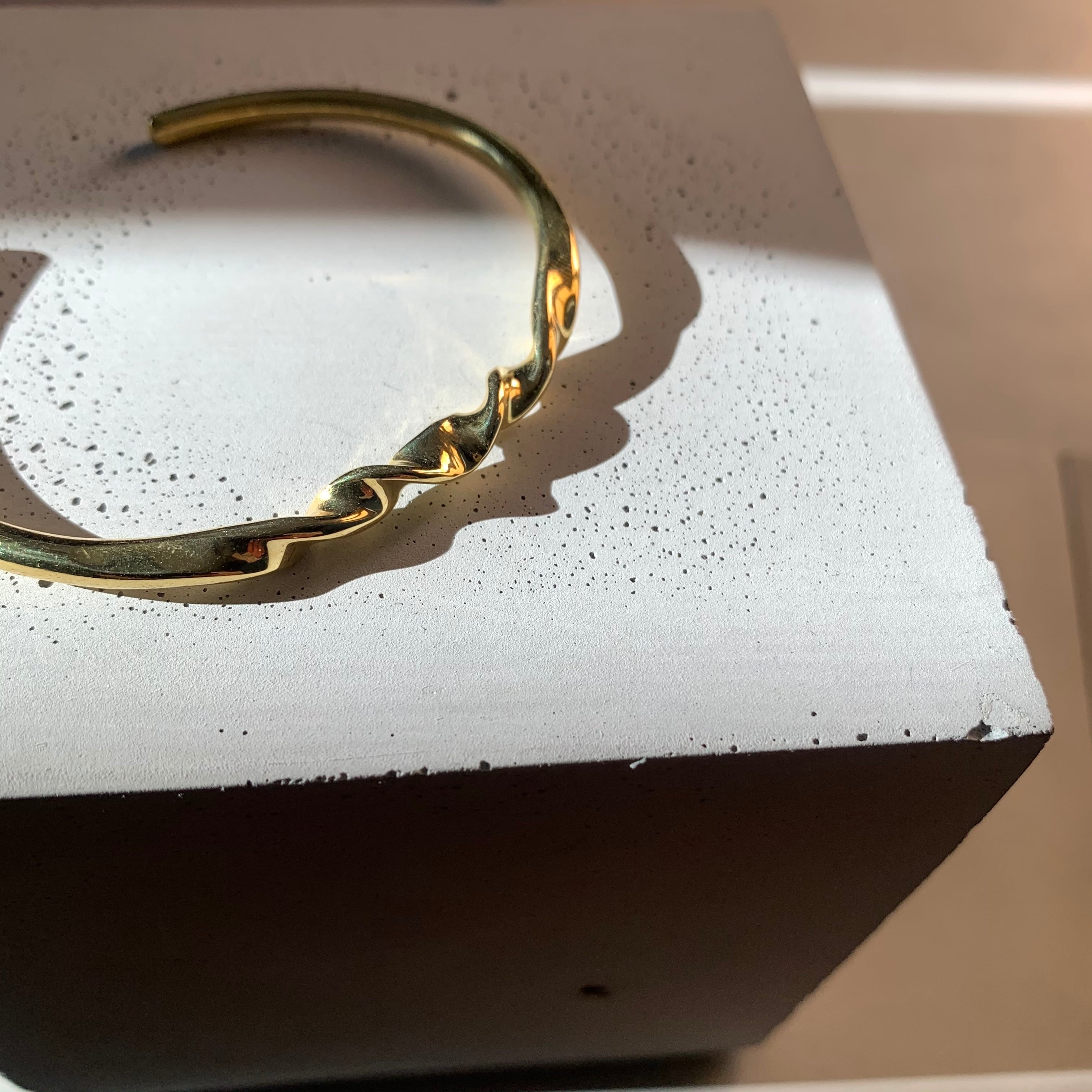 <brass>twist bangle / round / 3mm