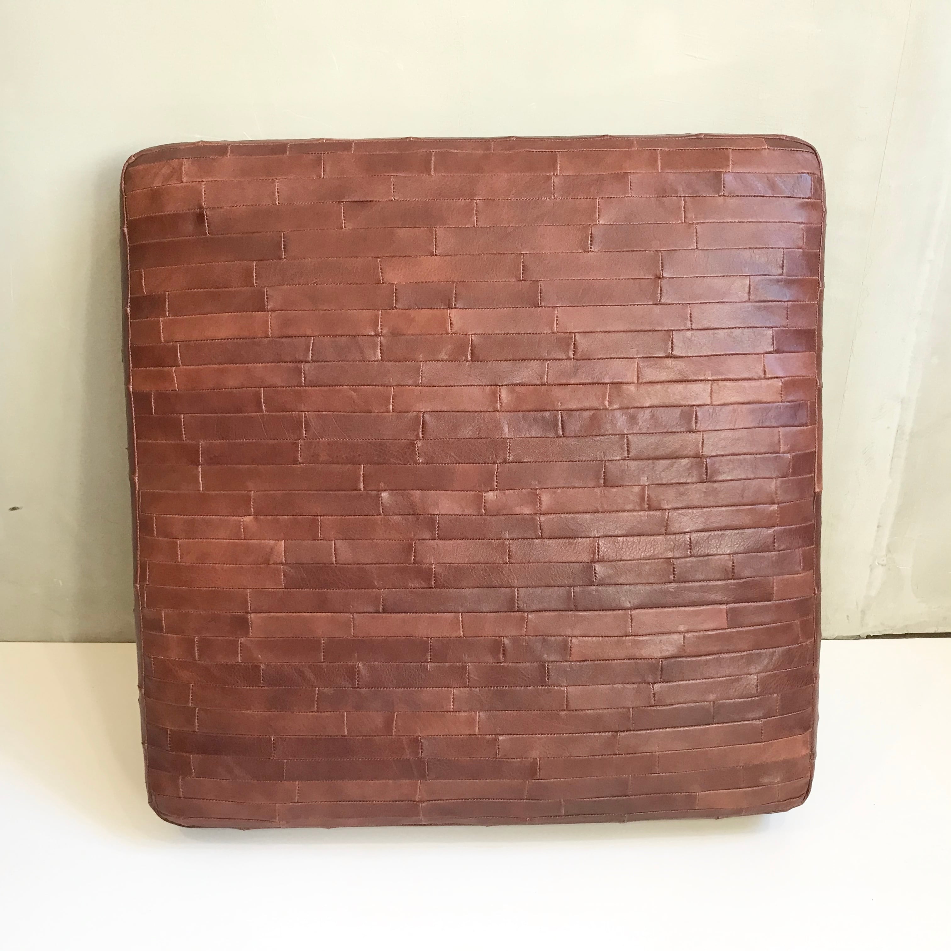 MOTO アザラシ革クッション Leather arts&crafts moto レザー MOTO アザラシ革クッション Leather arts&crafts moto レザー