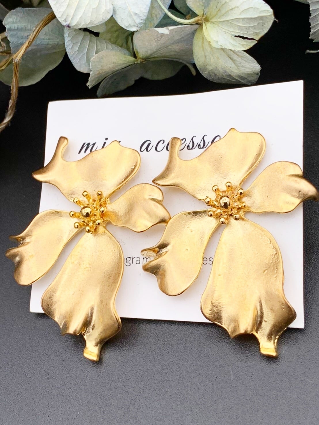 ゴールドフラワーピアス | CARA handmade