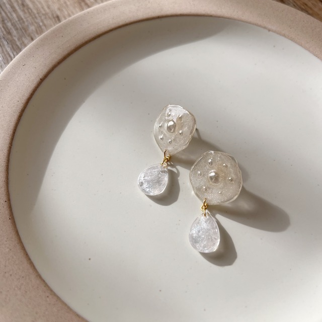 【4月 誕生石カラー ダイヤモンド】バースデーカラードロップピアス・イヤリング｜画像1