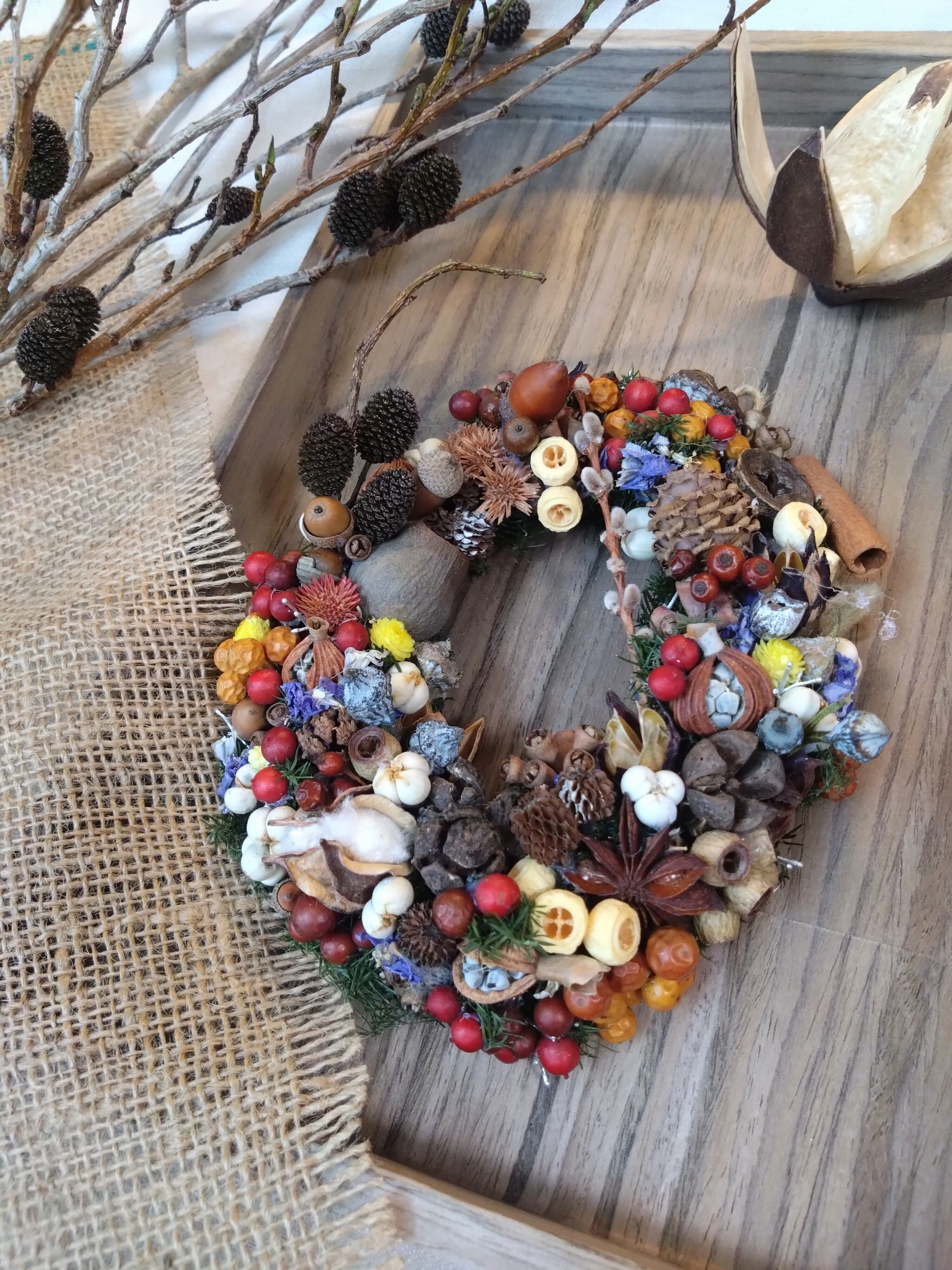 展示のみ 赤い実と針葉樹の大きめリース 野ばらの実 サンキライ | Pay ID