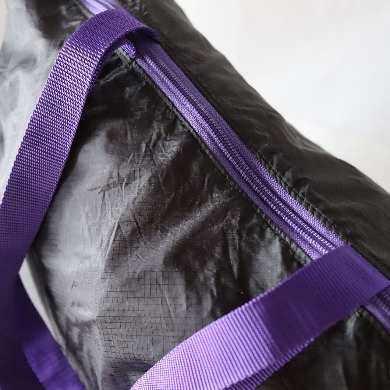 ポケッタブル ジップトート/ Pocketable Zip-Tote / ブラック & ネイビー ホルダー