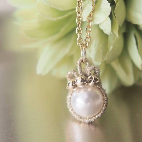 パール　王冠モチーフネックレス（ゴールド）