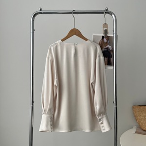 ラウンドネック サテンブラウス 10019