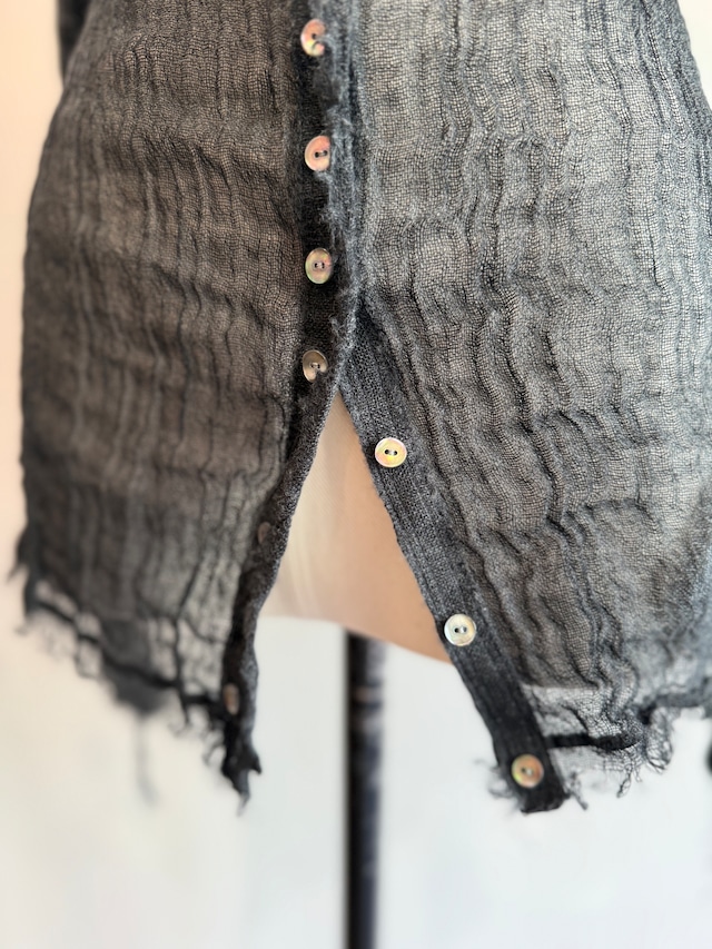 ERiKOKATORi/EK11-1-4 wool linen gauze highneck top Black