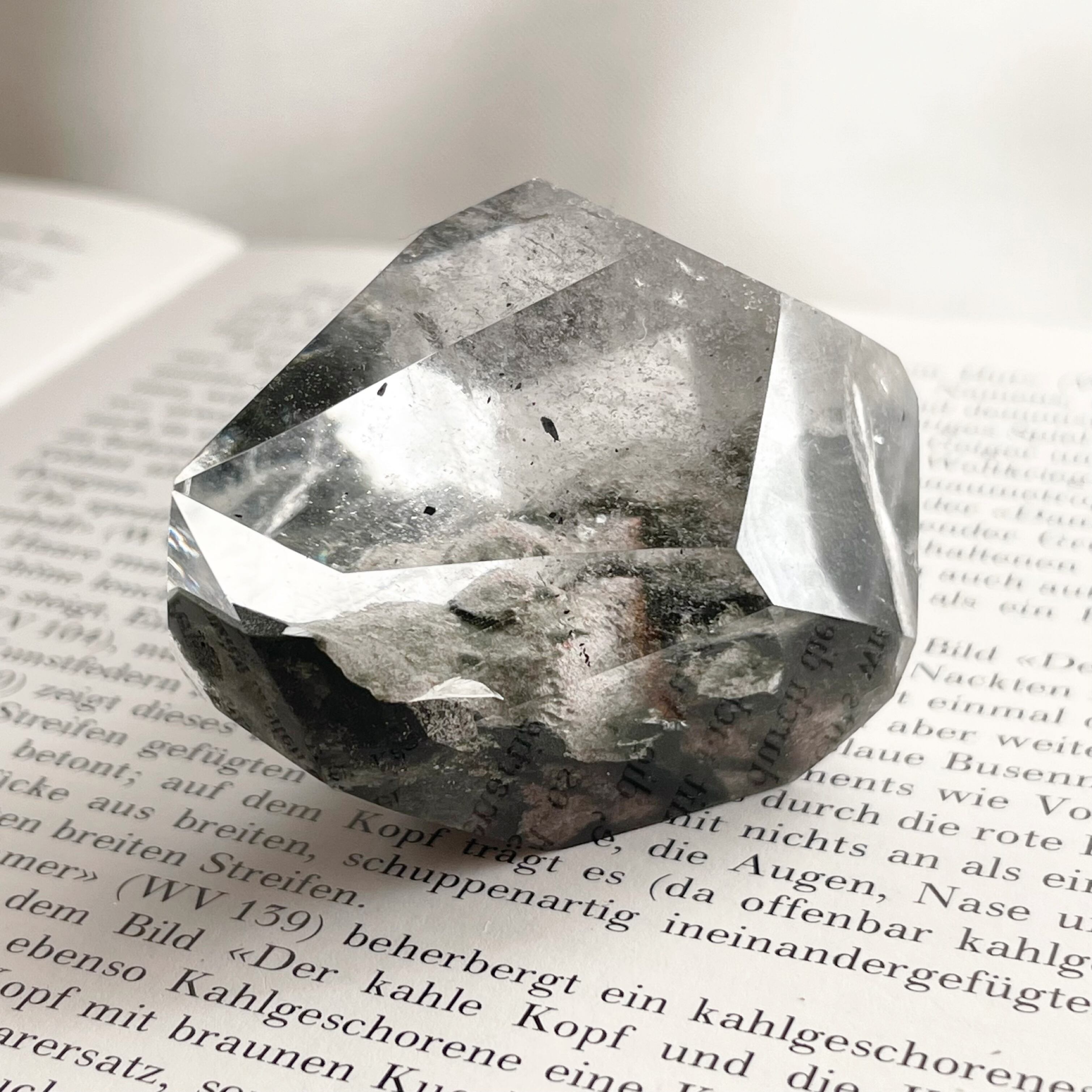 ガーデンクォーツ フリーフォーム B | Violet Beaming Stone 〜天然石