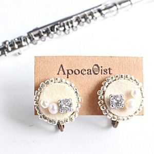 フルートのキーパッドのビジューイヤリング (CHP : S) F-004  Flute key pads  earrings with pearls and Swarovski (S)