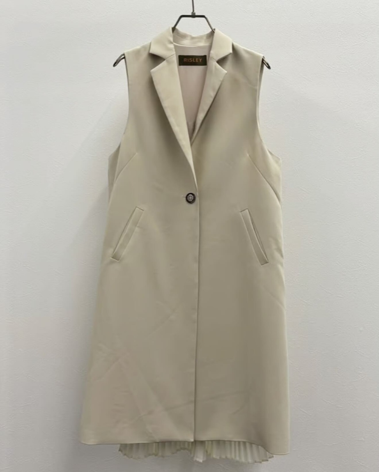 リズレイ　RISLEY risley　バックプリーツフリル取り外しジレ