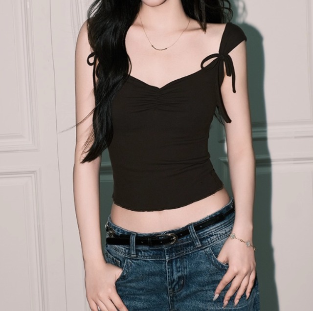 レディース トップス カットソー Tシャツ 半袖 襟なし タイト スリム 細身 ストリート 背中開き かわいい シンプル カジュアル おしゃれ かっこいい クール モード系 存在感 ベーシック アクティブ ワイルド ホットガール ダンス 無地 春 夏 秋 ロングシーズン デート お出かけ 公園 女子会 休日 ショッピング コンサート ライブ カフェ フェス 韓国 オルチャン プチプラ 普段使い 着回し モテ トレンド 流行 インスタ映え S M 茶色 ブラウン ベーシックカラー 大人カラー 秋カラー