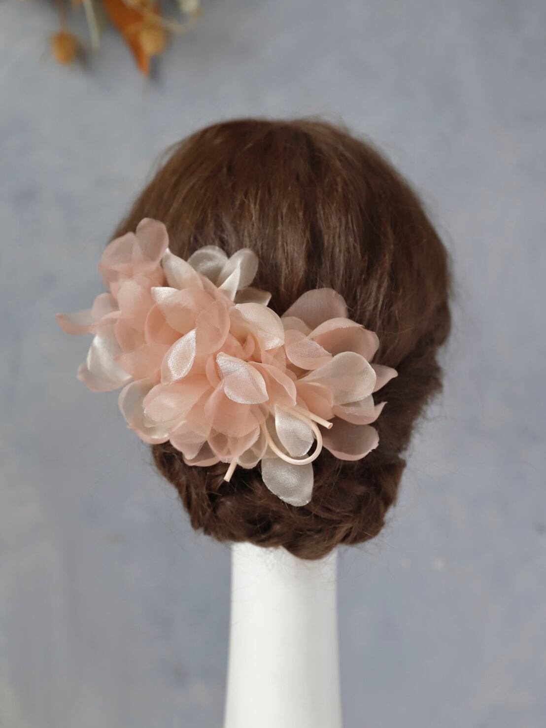 【サテンフラワーヘッドクリップ くすみピンク】 チュール 袴 卒業 振袖 成人式 卒業式 袴 ウェディング ヘッドドレス k-0040