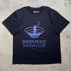 BADEN PLACE×RSB SAUNA CLUB Front Print S/S Tee BLACK