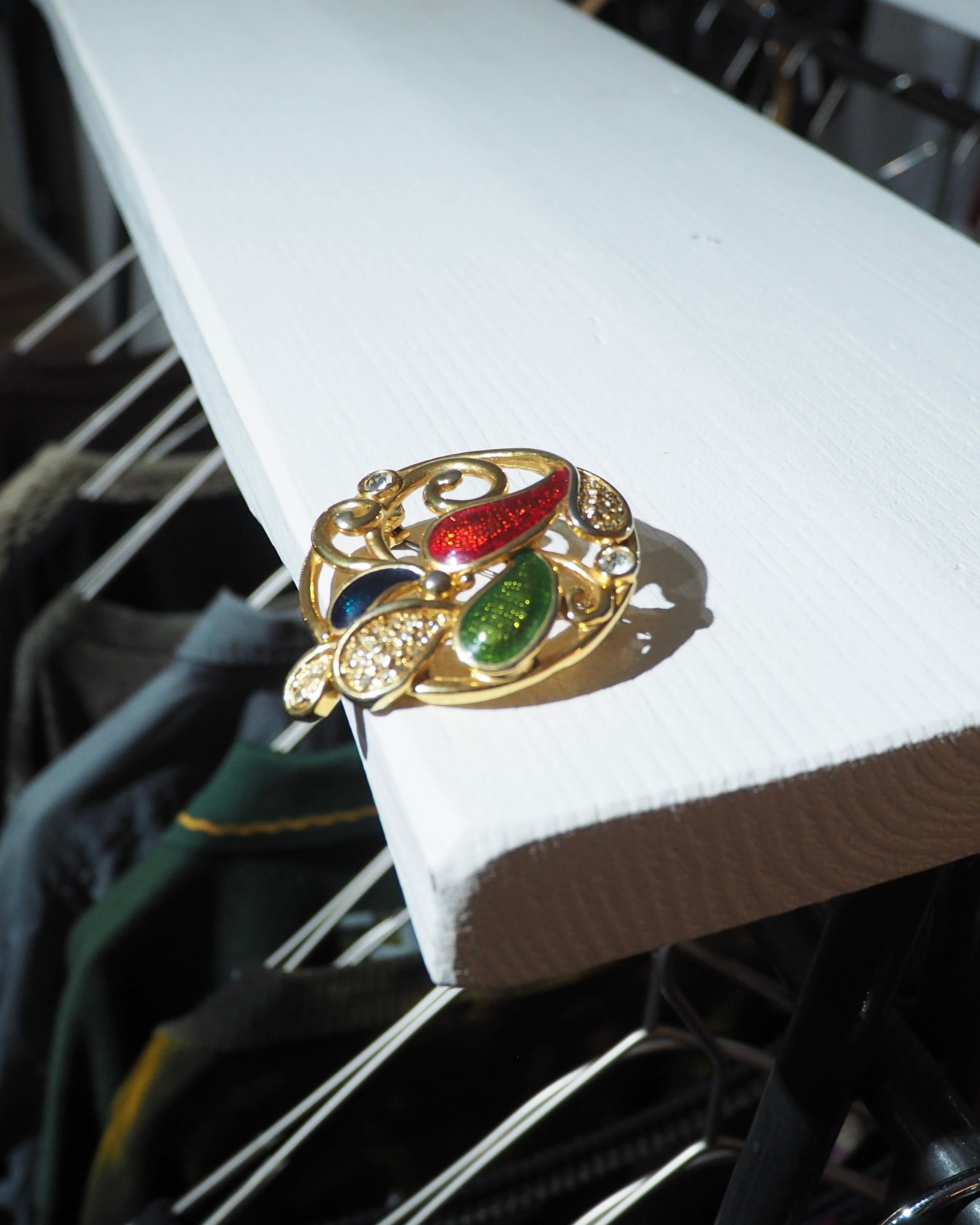 Colorful glass Paisley Decoration vintage Gold Brooch