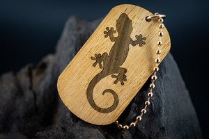 【 悪魔の樹 】モビンギ ドッグタグ 象嵌 木登りトカゲ