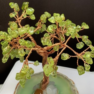 no6.色合いが美しい天然石ツリー・ペリドット