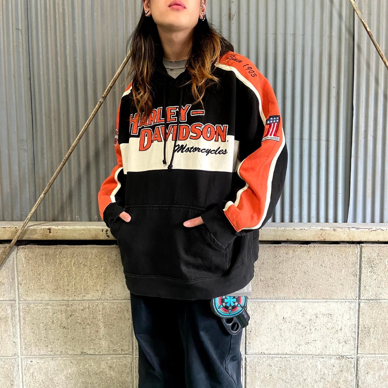 ハーレーダビッドソン ロゴワッペン 刺繍 スウェットパーカー メンズXL 古着 Harley-Davidson バイク モーターサイクル プルオーバーパーカー ナンバーワンロゴ ブラック×オレンジ 黒【パーカー】 | cave 古着屋【公式】古着通販サイト powered by BASE