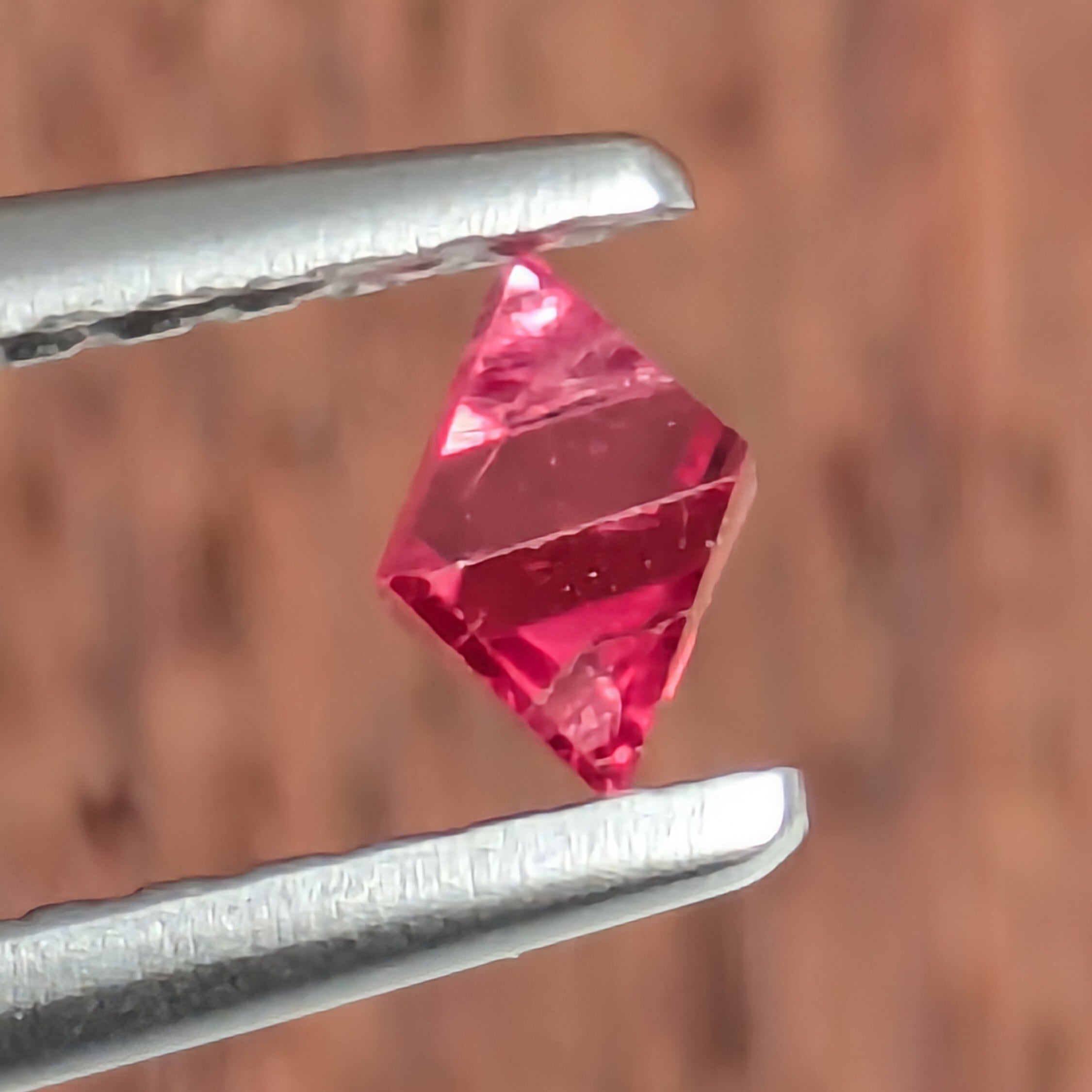 スピネル原石 ミャンマー・モゴック産【0.25ct】PRO208072 | Gem's