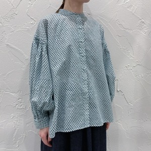 maison de soil 80'S VOILE SMALL FLOWER BLOCK PRINT BANDED COLLAR SHIRT WITH MINI PINTUCK