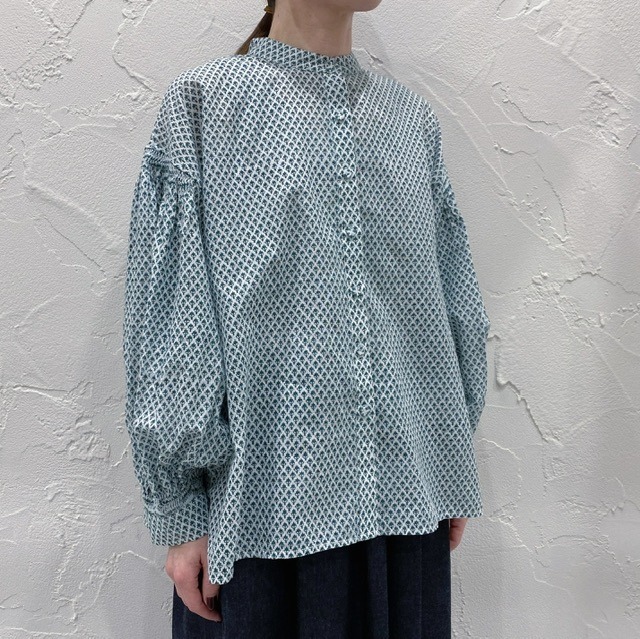 maison de soil 80'S VOILE SMALL FLOWER BLOCK PRINT BANDED COLLAR SHIRT WITH MINI PINTUCK