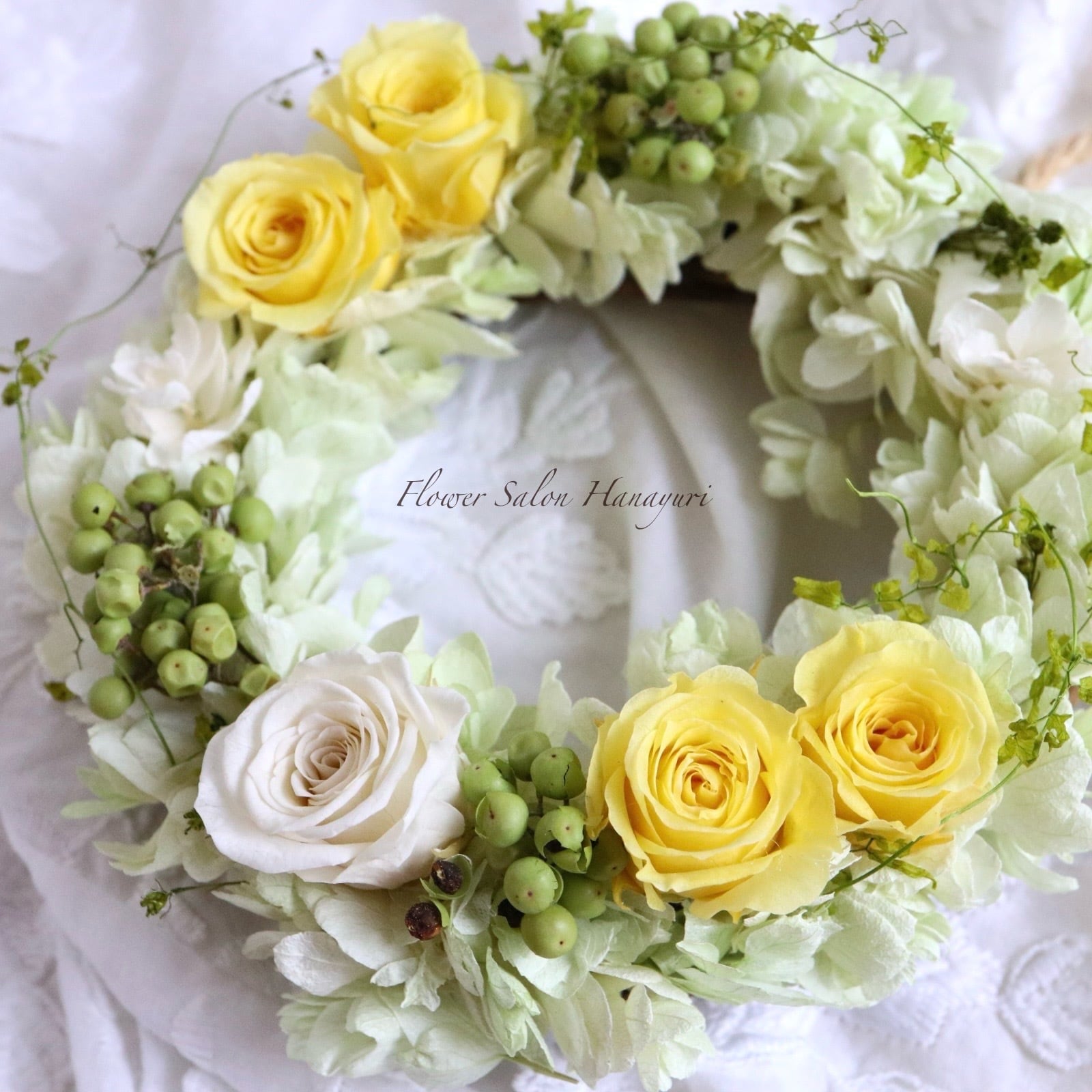 プリザーブドフラワー リース ソフトイエロー フラワーギフト お祝い