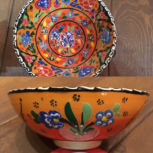 トルコ、キュタヒヤの手描き陶器