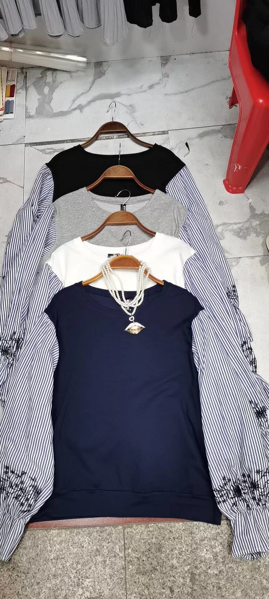 袖フリル切り替えトップス