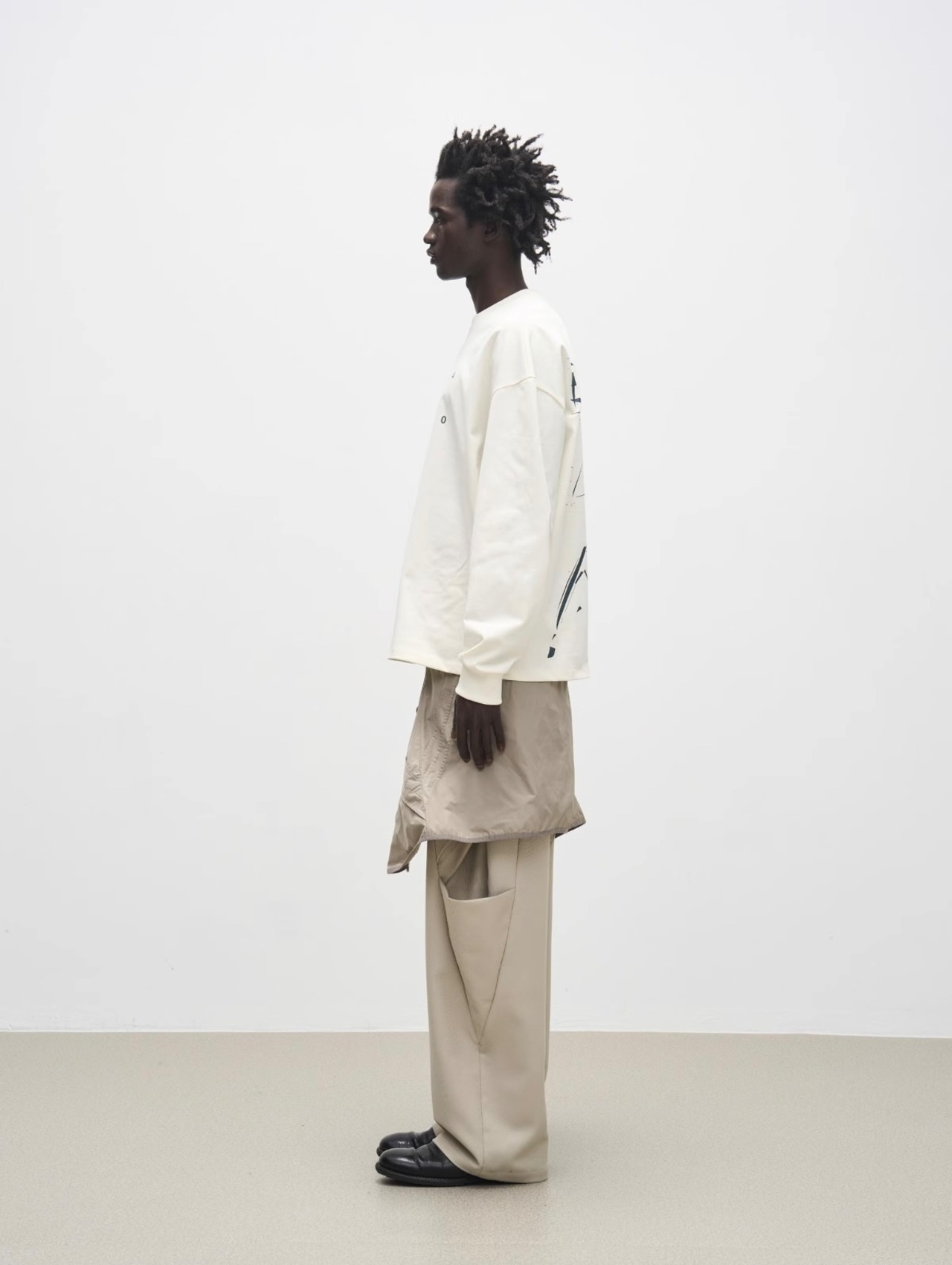 7440 37 1 Dotted Graphic Long Sleeve Tee