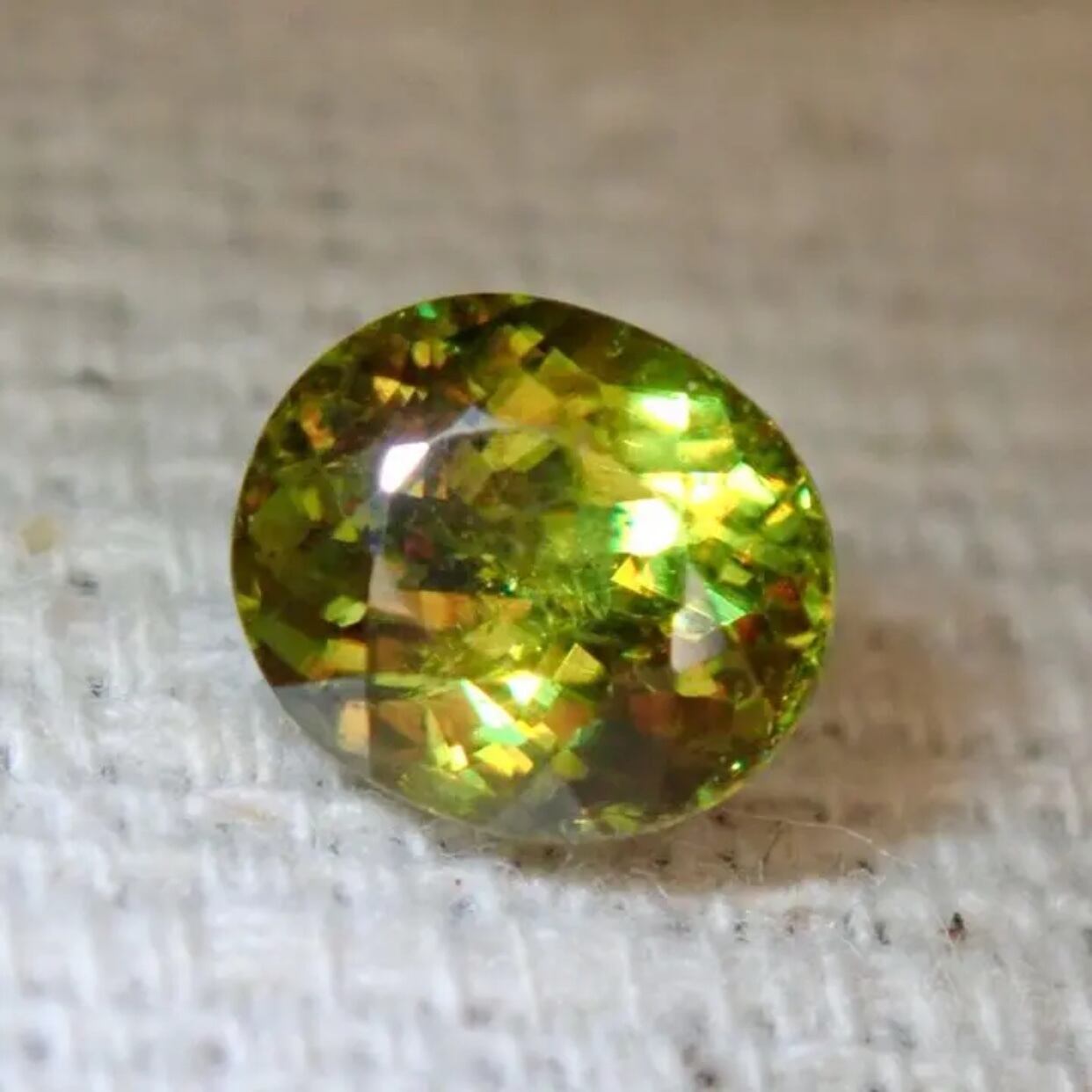 パキスタン産 クロムスフェーン ルース 0.73ct パキスタン産 クロムスフェーン ルース 0.73ct