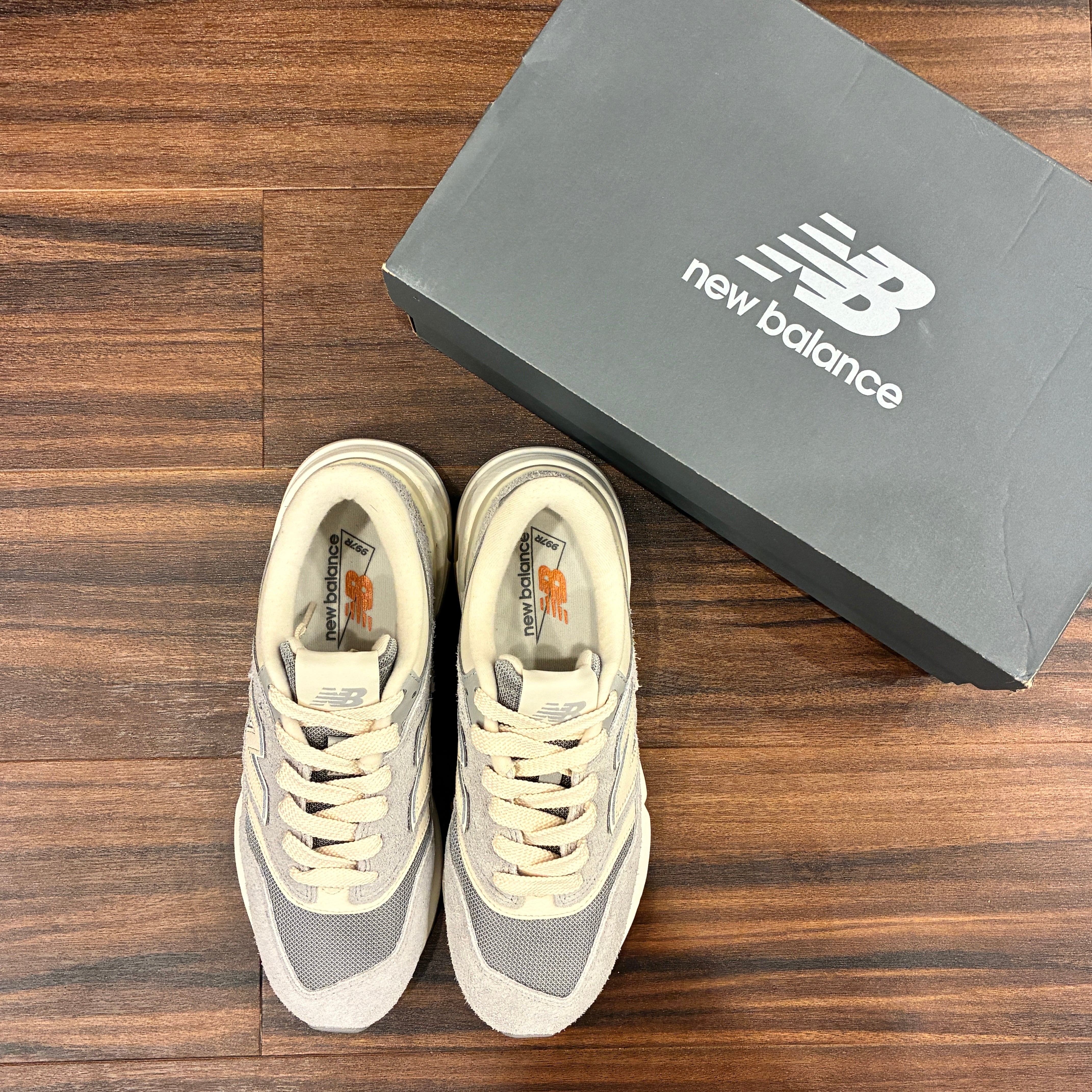 SNEAKER | safarionline