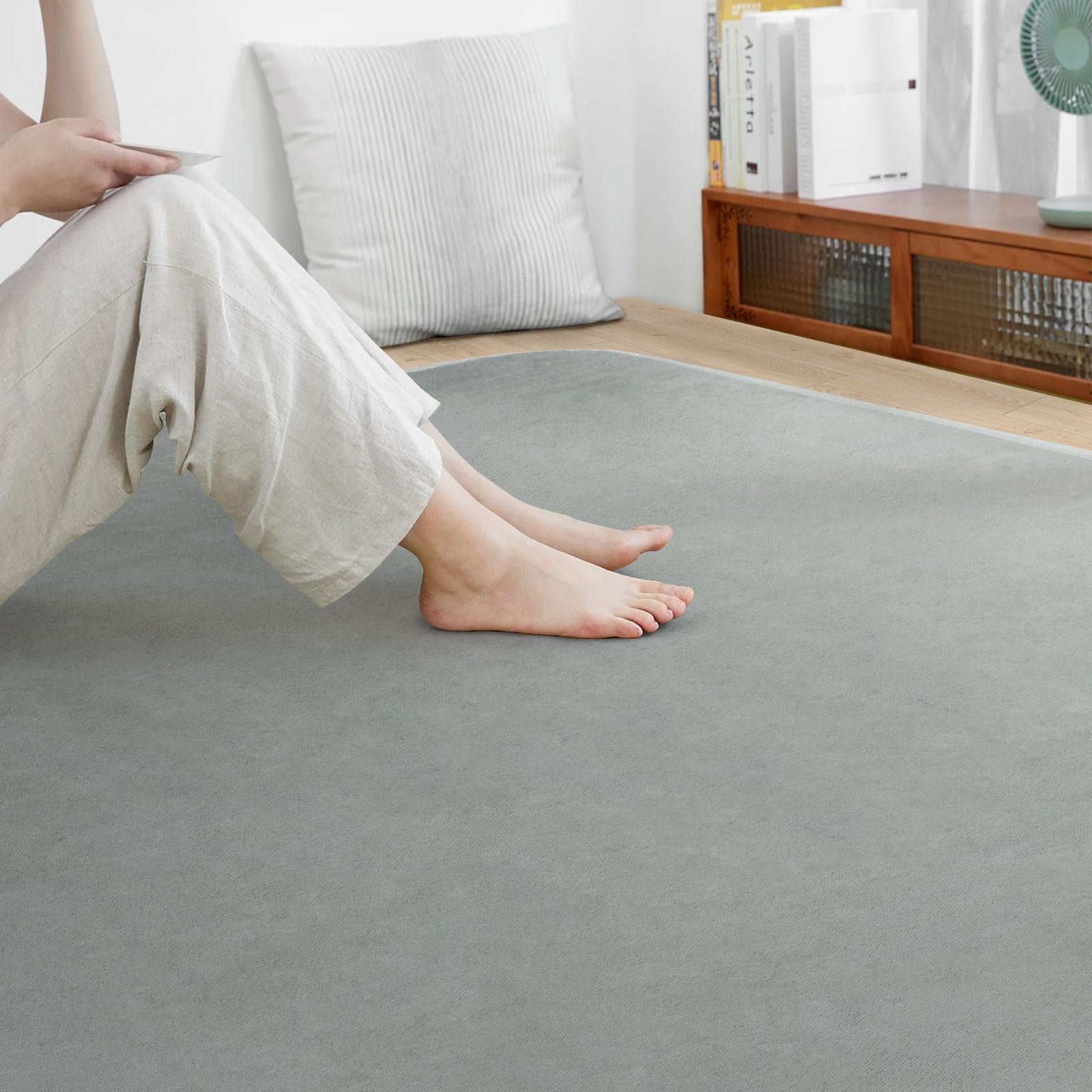 【在庫処分】SOMANT ラグ 1.5畳 カーペット 夏用ラグマット 絨毯 滑り止め付き 防音 厚手 防ダニ 防臭 素肌にやさしい 北欧風 おしゃれ 抗菌 床保護 転倒を防ぐ 床暖房対応 ホットカーペット対応 ダークグレー135×185cm