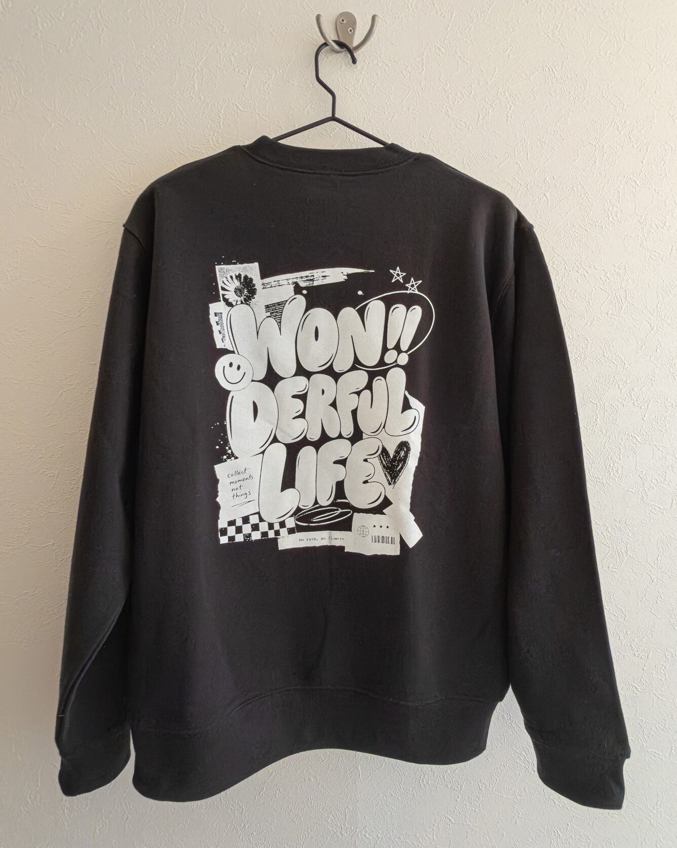「WON!!derful」グラフィック(ブラック) スウェット〈バックプリント〉