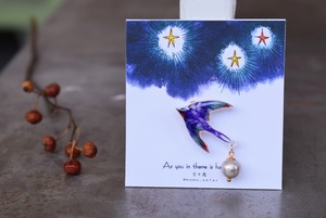 百々歳　ツバメのブローチ