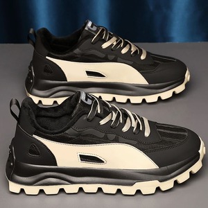 ランニングシューズ　24125