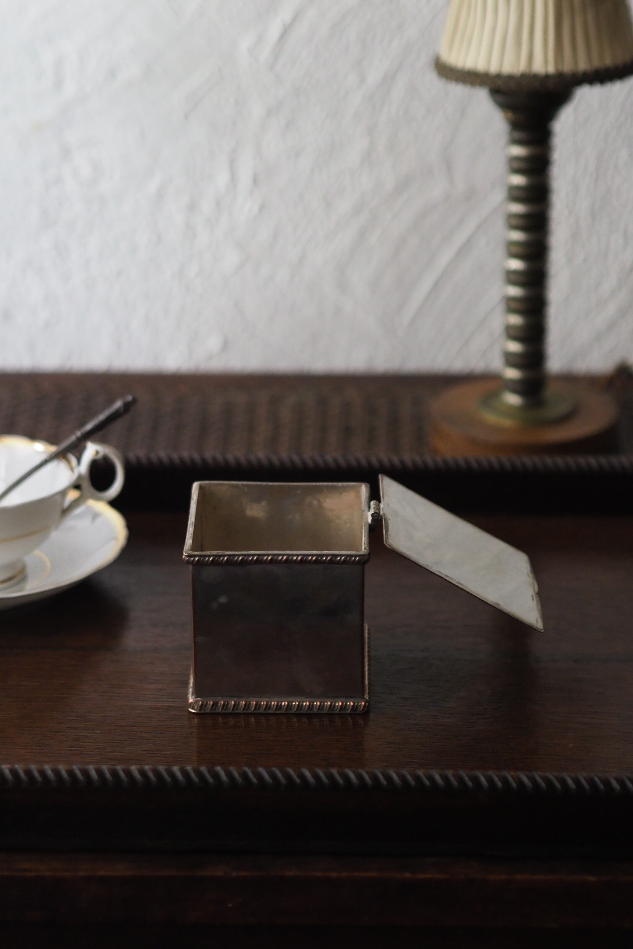シルバープレートの茶筒-antique silver plated tea caddy