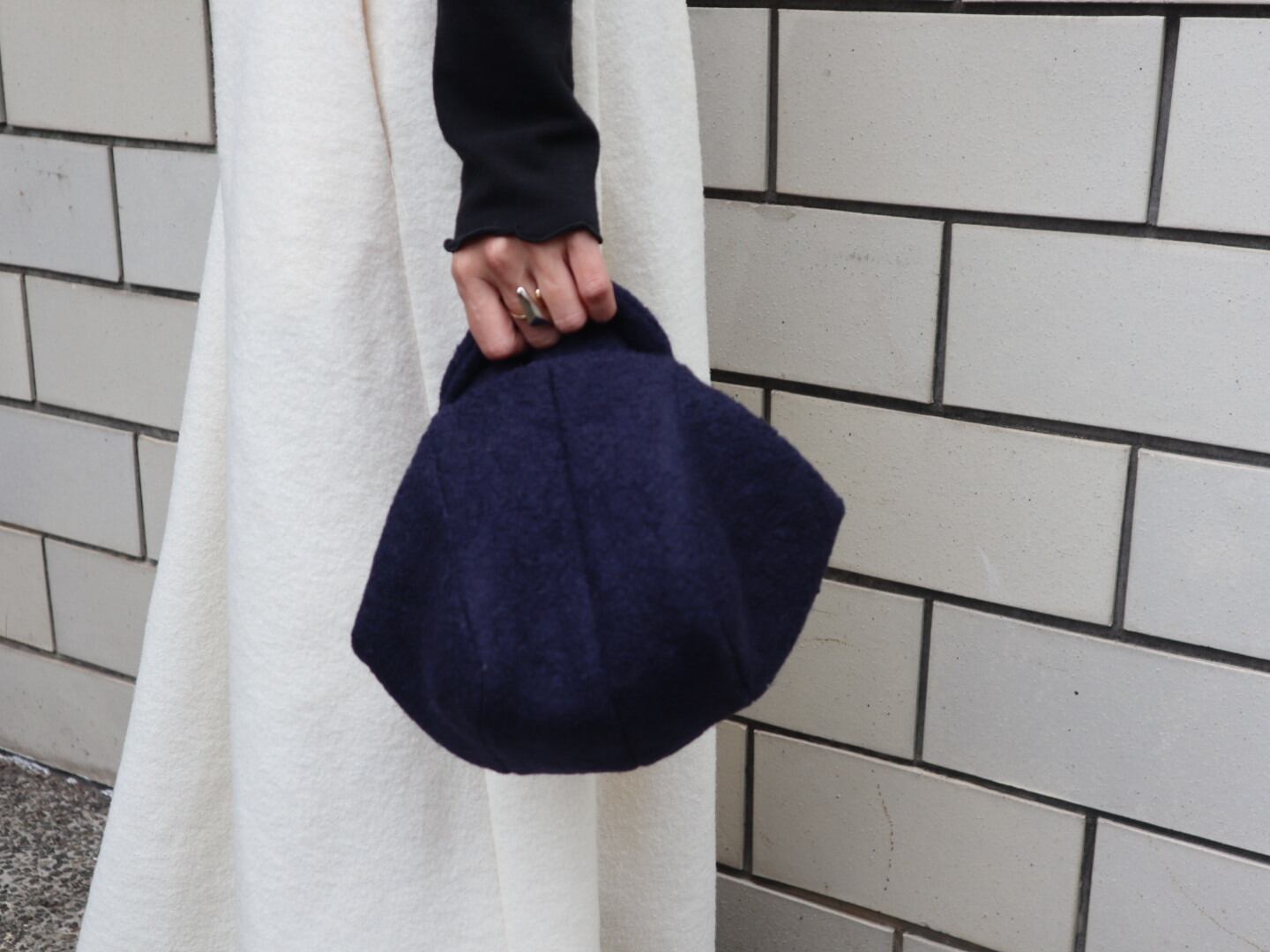 minimal boa wool bag (navy) | yay powered by BASE