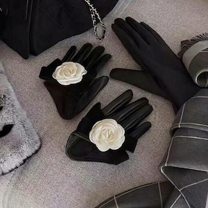 camellia ribbon faux leather gloves<a3398>