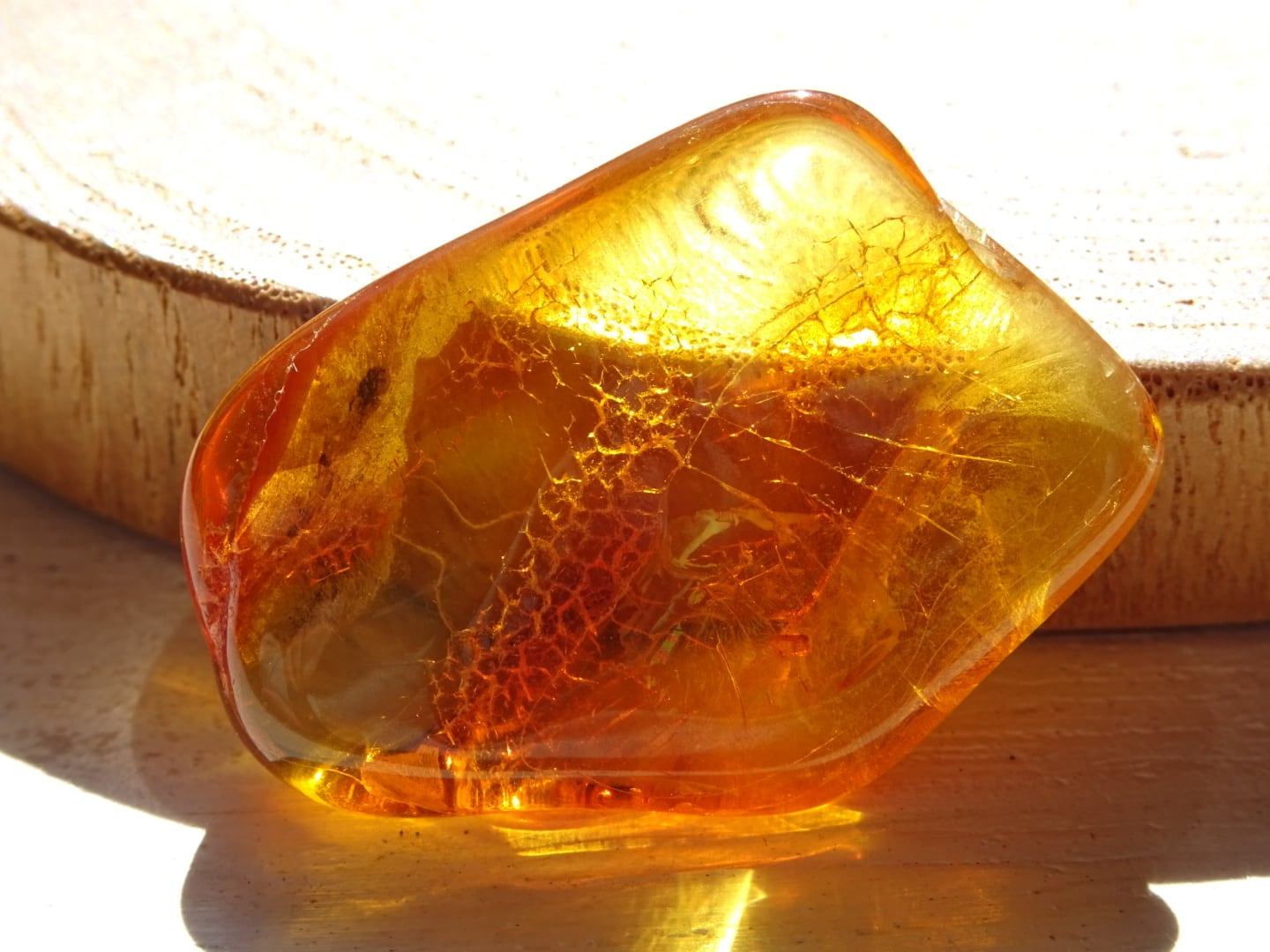 バルト海の琥珀(バルティックアンバー)No.4 ~蜜色の宝もの~