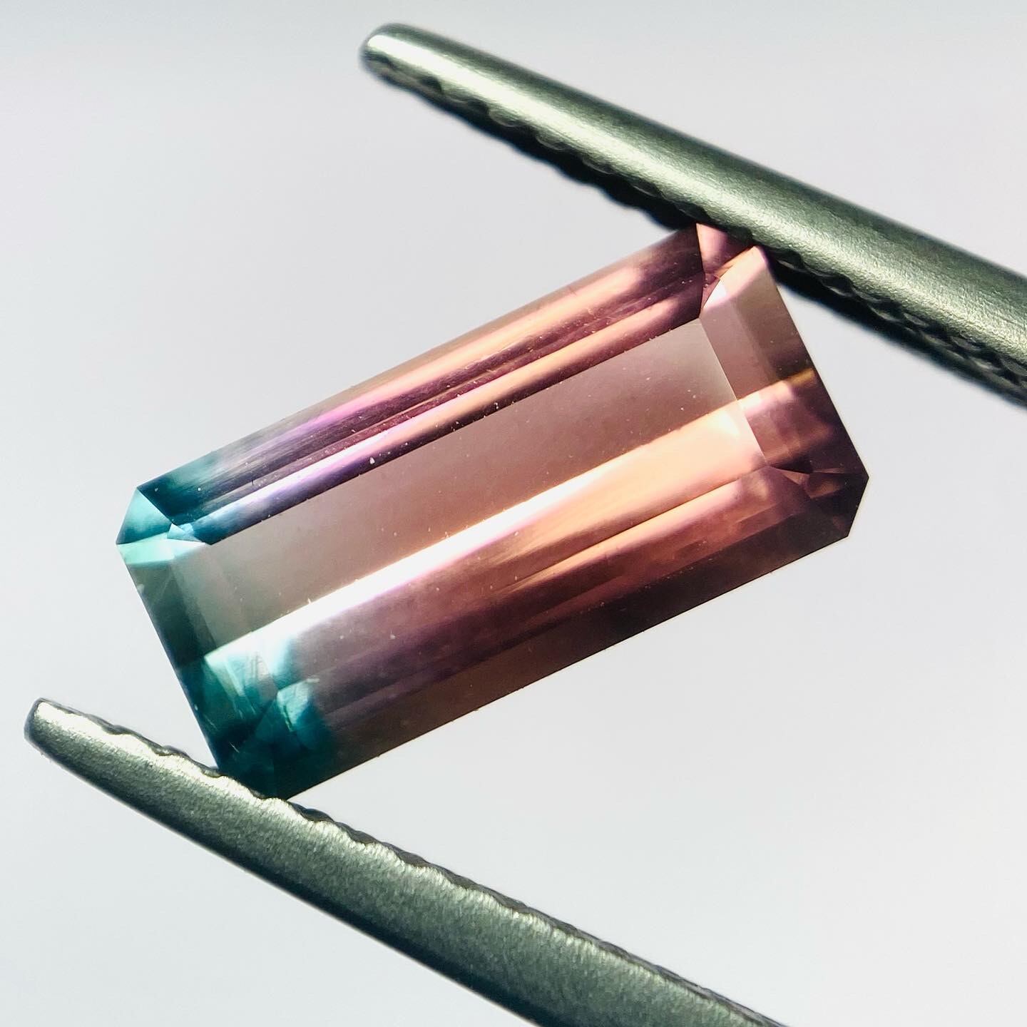 カーネーションピンクなバイカラートルマリン