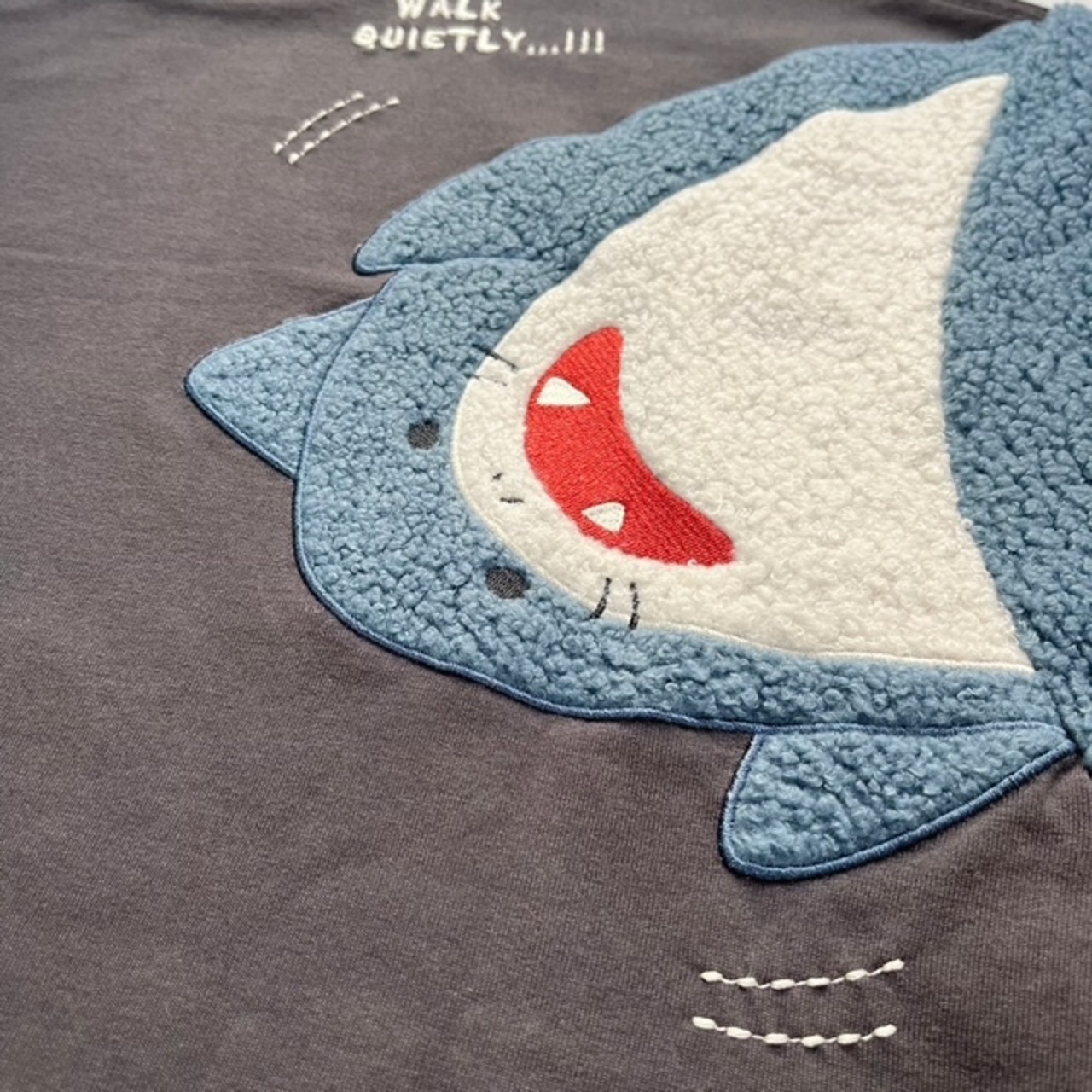 大人気！再々販売決定！落っこちそう⁉な 袖 刺繍 サメ Tシャツ ゆるだぼ - 20