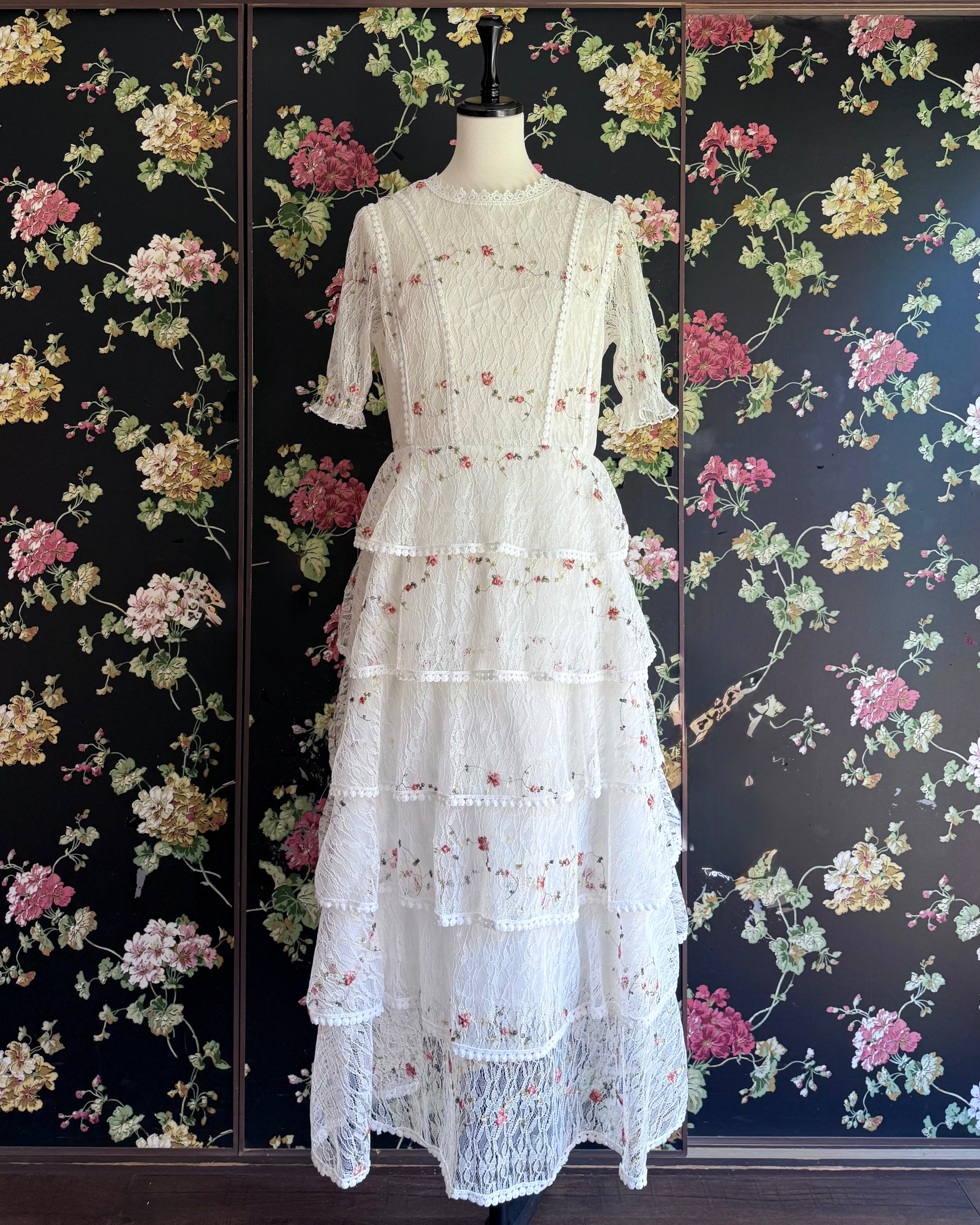 送料無料 ◇ D2657 フラワー 刺繍 ティアード レース ハーフスリーブ