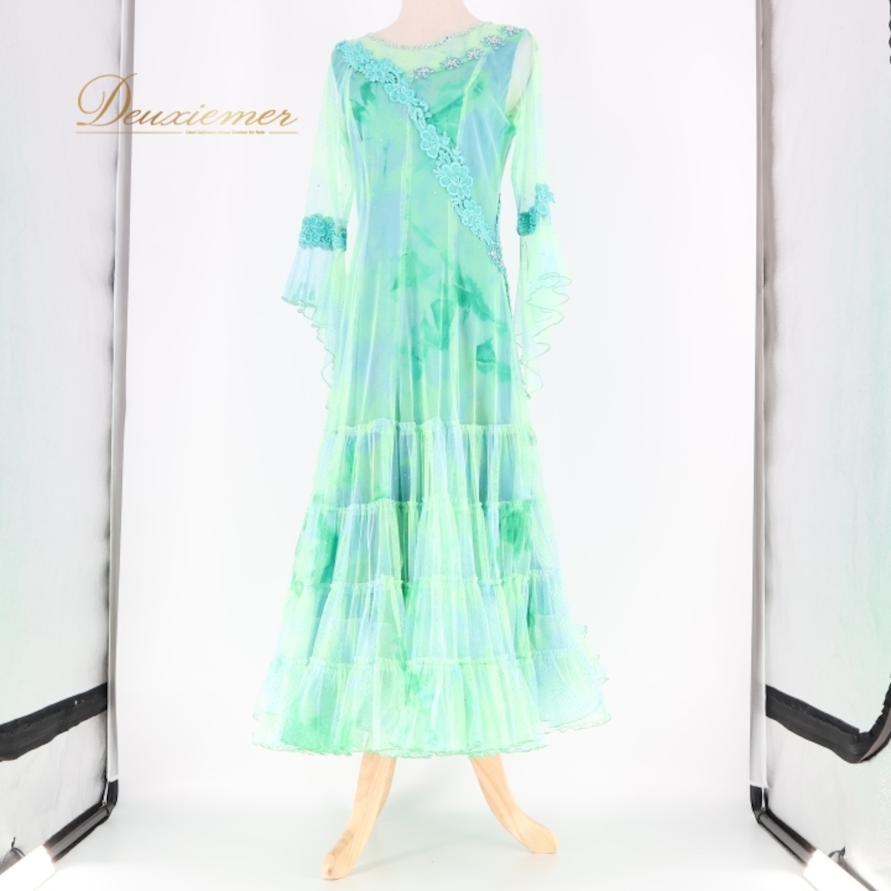 社交ダンス 衣装 ワンピース ドレス グリーン系 ブルー系 ダンスファッションピア dance fashion pier 黄緑 エメラルドグリーン 水色 青 レース グラデーション パーティ 発表会 ダンス フェミニン パフォーマンス 大人 女性用 きれい