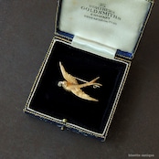 英国アンティークジュエリー 15ctゴールド 真珠 ツバメブローチ(アンティークボックス、ソーティングメモ付)