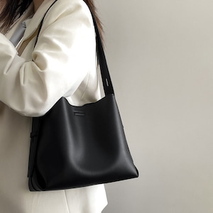 ショルダー トート バッグ PUレザー レディース 韓国 通勤 通学 小さめ きれいめ 大人 カジュアル おしゃれ シンプル クラシック 上品 ブラック 黒 ショルダーバッグ 大人可愛い 大人女子