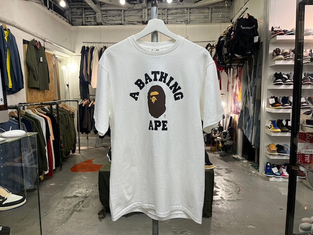 A BATHING APE COLLEGE TEE WHITE LARGE 66260