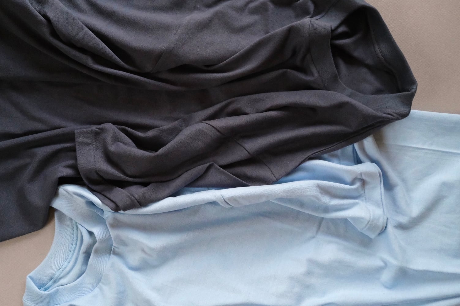 日本製Tシャツ 100% コットン ふんわり和歌山丸胴編みの20番天竺生地を使用 S, M, L, XL /  藍鉄、水色