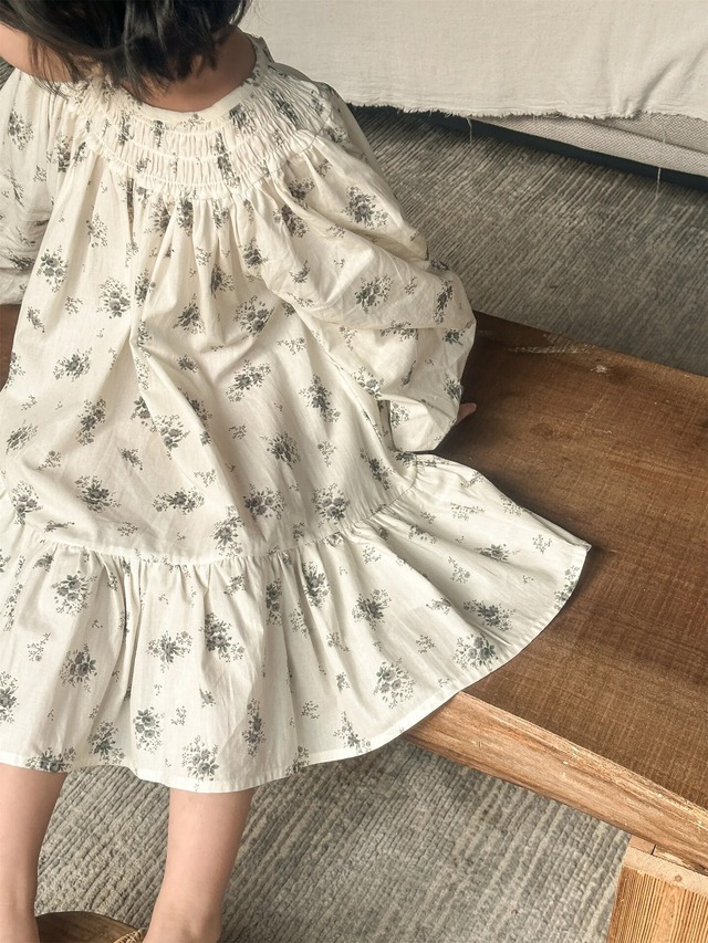 【取寄】たっぷりギャザーネックが大人っぽい花柄ワンピース