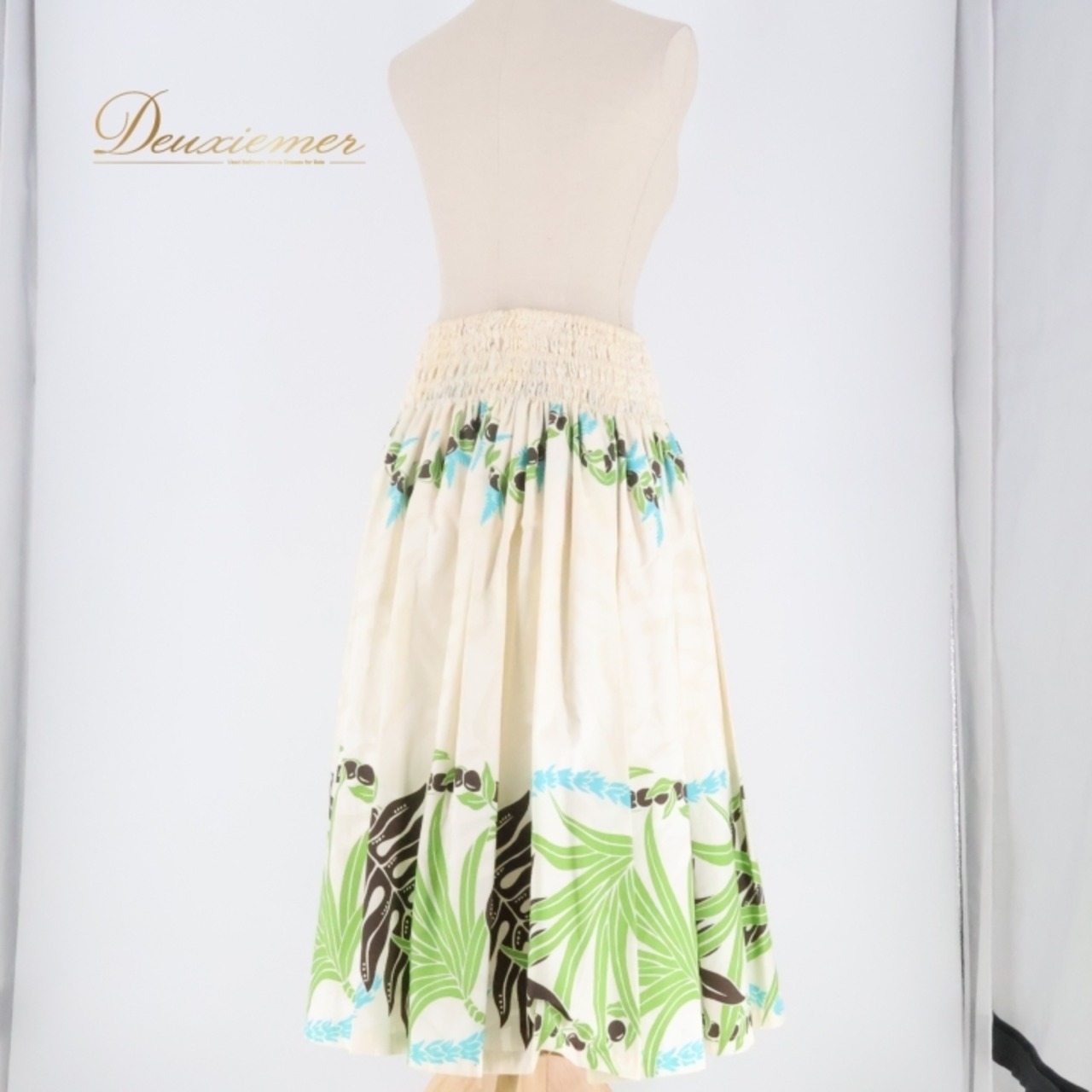 フラダンス 衣装 パウスカート ホワイト系 シングル シンプル ラウアエ柄 ヤシ柄 レイ柄 かわいい 華やか 鮮やか 明るい 爽やか ハワイアン アロハ ハワイアンプリント フラ ダンス レッスン 練習 ブラウン系 ブルー系 おしゃれ レディース