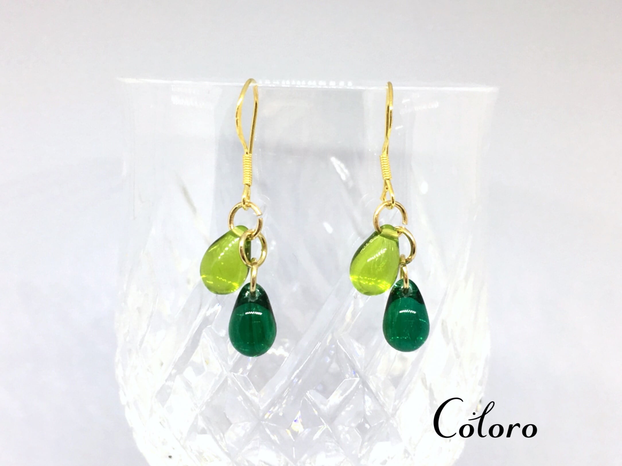 No.293 チェコビーズ 緑のグラデーションピアス ハンドメイド No.293 チェコビーズ 緑のグラデーションピアス ハンドメイド