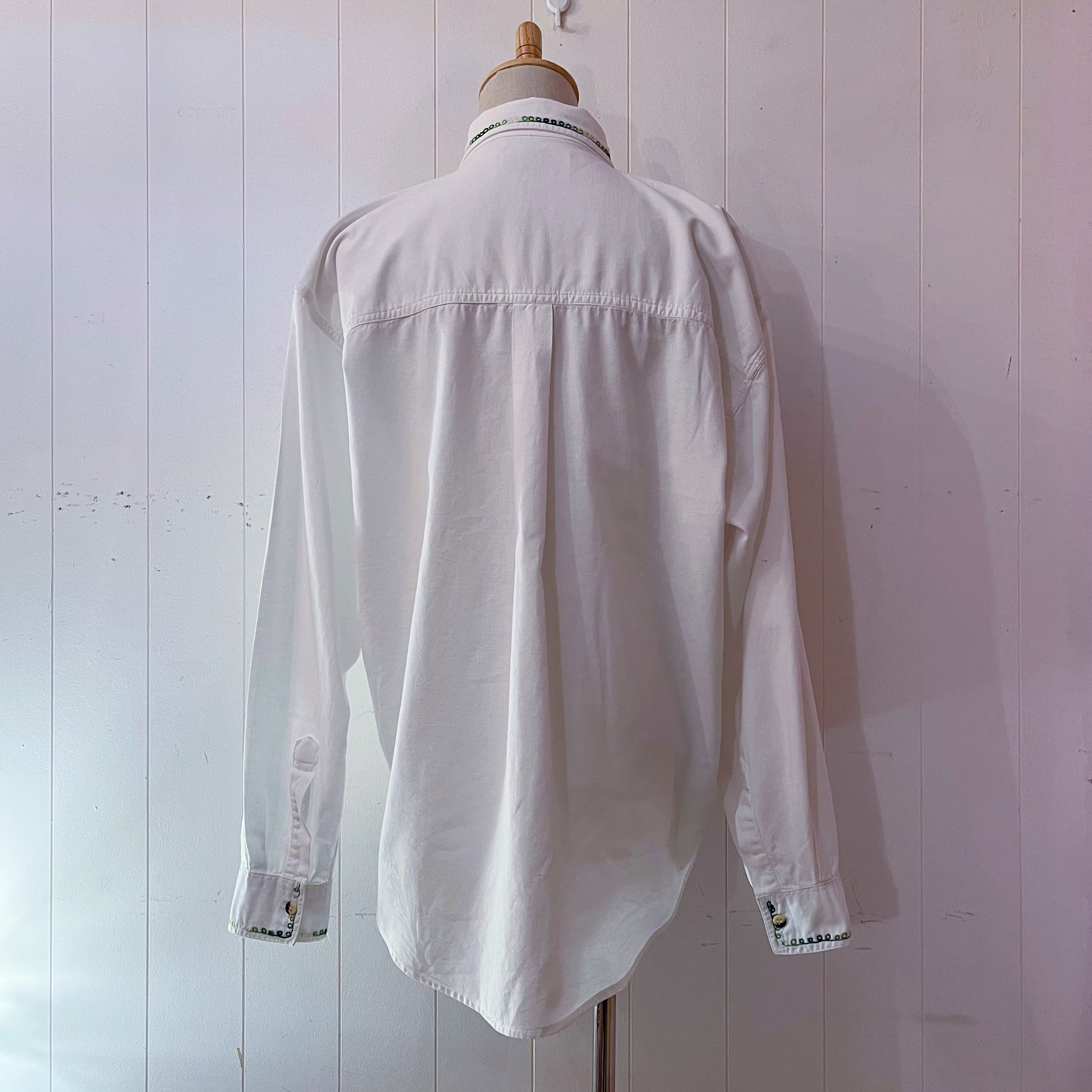 clover embroidery white shirt